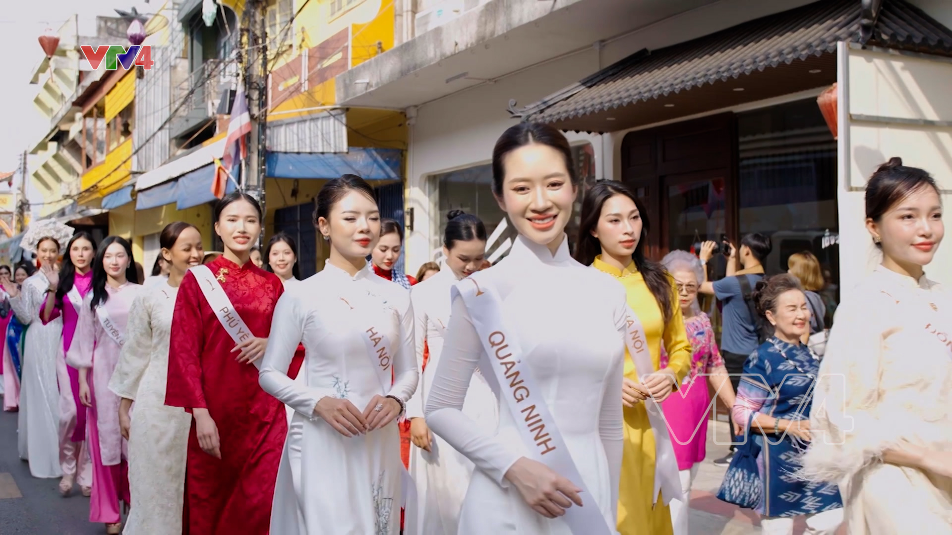 Trình diễn quảng bá áo dài Việt tại Udon Thani, Thái Lan 